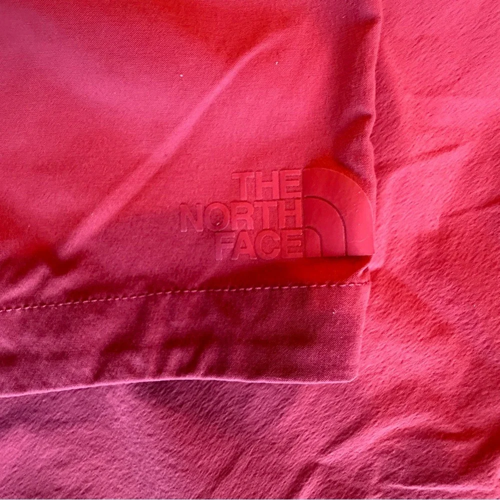 The North Face Shorts Men's Size‎ 32 Red Nylon Spandex Performance Shorts